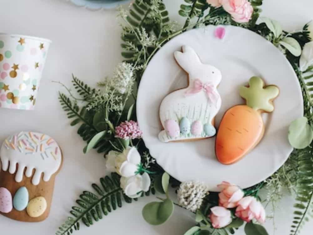 How to Have a Sustainable Easter: 13 Egg-cellent Eco-Friendly Tips Image by Anna Bratiychuk #sustainablejungle #sustainableeasterbasktetideas #sustainableeastereggs #ecofriendlyeaster #ecofriendlyeasterbaskets #ecofriendlyfillableeastereggs #sustainablejungle