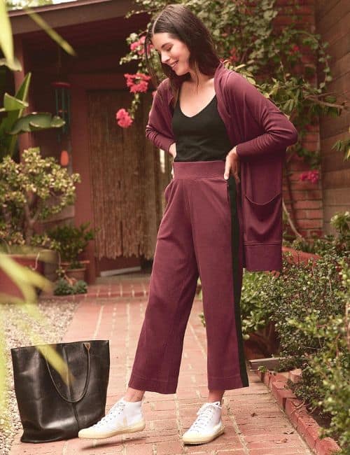 9 Organic Sweatpants That Are Cozy For Our Climate Image by Pact #organicsweatpants #organiccottonsweatpants #organiccottonsweats #mensorganicsweatpants #organiccottonsweatpantswomens #organiccozysweatpants #sustainablejungle