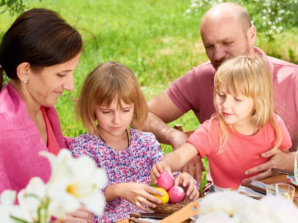 How to Have a Sustainable Easter: 13 Egg-cellent Eco-Friendly Tips Image by mediaphotos #sustainablejungle #sustainableeasterbasktetideas #sustainableeastereggs #ecofriendlyeaster #ecofriendlyeasterbaskets #ecofriendlyfillableeastereggs #sustainablejungle