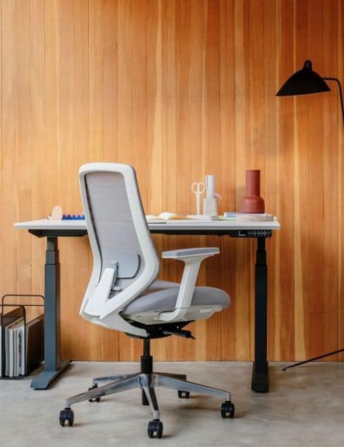 The 7 Best Eco-Friendly Desks For A Healthier And More Sustainable Work Environment Image by Branch Furniture #ecofriendlydesks #ecofriendlystandingdesks #sustainabledesks #sustainablewooddesk #sustainableofficedesks #ecofriendlydeskmaterials #sustainablejungle