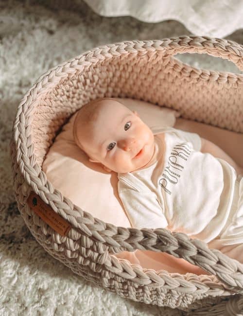8 Organic & Non-Toxic Bassinets For A Safer Baby Snooze Image by Finn & Emma #nontoxicbassinets #bassinetnontoxic #bestnontoxicbabybassinet #organicbassinets #organicbabybassinets #sustinablejungle