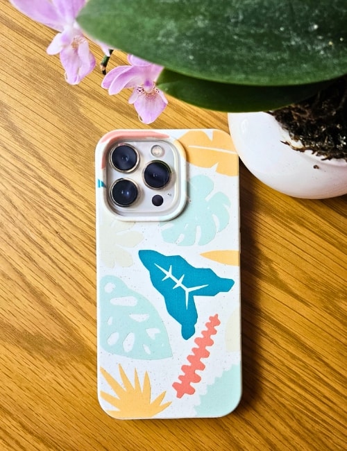 11 Sustainable & Eco-Friendly Phone Cases for Conscious Calls Image by Sustainable Jungle #ecofriendlyphonecases #sustainablephonecases #ecofriendlyiphonecases #ecofriendlycellphonecases #bestsustainablephonecases #sustainablephonecasebrands #sustainablejungle
