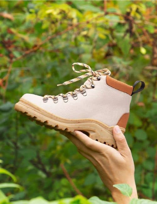 11 Vegan Hiking Boots & Shoes For When You Want to Save The Animals And Look Good Doing It Image by Thesus #veganhikingboots #veganhikingshoes #bestveganhikingboots #veganwaterproofhikingboots #nonleatherhikingboots #veganleatherhikingboots #sustainablejungle