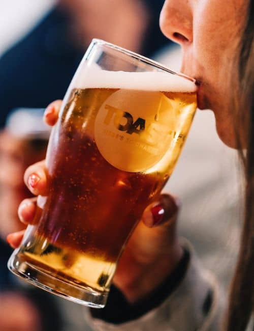 9 Sustainable & Organic Beer Brands Making Our Planet Hoppy Image by Toast Ale #organicbeer #sustainablebeer #organicbeerbrands #bestorganicbeer #sustainablebeercompanies #sustainablebeenpractices #sustainablejungle