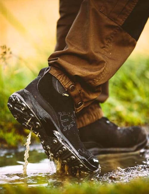 11 Vegan Hiking Boots & Shoes For When You Want to Save The Animals And Look Good Doing It Image by Icebug #veganhikingboots #veganhikingshoes #bestveganhikingboots #veganwaterproofhikingboots #nonleatherhikingboots #veganleatherhikingboots #sustainablejungle