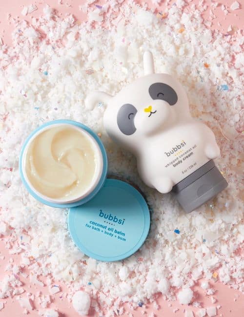 7 Organic Baby Skin Care Products For Pampering & Protecting Your Little One Image by Bubbsi #organicbabyskincare #bestorganicbabyskincareproducts #certifiedorganicbabyskincare #naturalbabyskincare #naturalbabyskincareproducts #naturalskincareforbabies #sustainablejungle