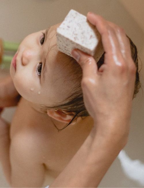 10 Natural & Organic Baby Shampoos That Will Make Bath Time a Breeze Image by Ethique #organicbabyshampoo #organicbabyshampooandwash #bestorganicbabyshampoo #naturalbabyshampoo #allnaturalbabyshampoo #naturalbabyshampooandconditioner #sustainablejungle