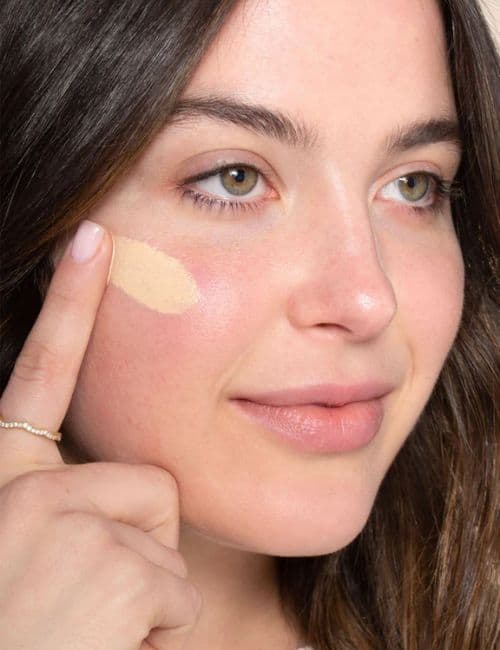 7 Organic Tinted Moisturizers For Light & Natural Coverage Image by Ilia #organictintedmoisturizers #naturaltintedmoisturizer #bestnaturaltintedmoisturizer #organictintedmoisturizerwithSPF #organictintedfacemoisturizer #allnaturaltintedmoisturizer #sustainablejungle