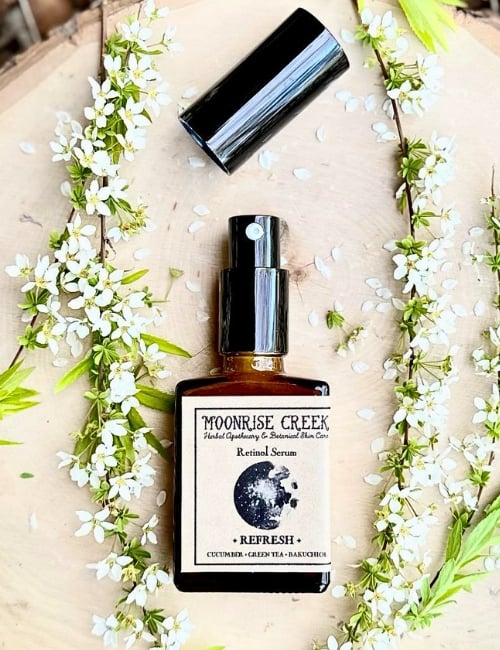 9 Organic & Natural Face Serums Going Face To Face With Toxins Image by Moonrise Creek #naturalfaceserums #naturalfacialserum #bestnaturalserumsforface #organicfaceserums #organicfacialserums #nourishorganicfaceserum #sustainablejungle
