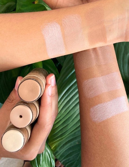 7 Organic Tinted Moisturizers For Light & Natural Coverage Image by Activist #organictintedmoisturizers #naturaltintedmoisturizer #bestnaturaltintedmoisturizer #organictintedmoisturizerwithSPF #organictintedfacemoisturizer #allnaturaltintedmoisturizer #sustainablejungle