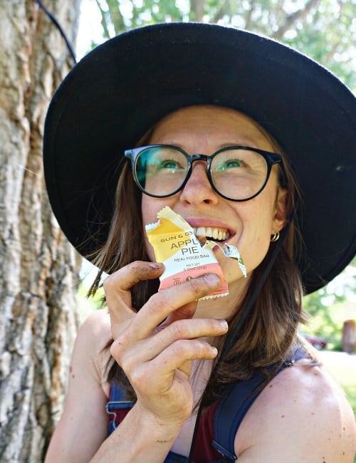 7 Organic Snacks to Fix Your Hunger & the Environment Image by Sustainable Jungle #organicsnacks #bestorganicsnacks #healthyorganicsnacks #wholefoodsnacks #wholefoodhealthysnacks #organicsnackbrands #sustainablejungle