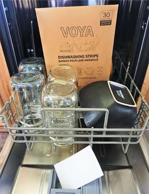 9 Non-Toxic Dishwasher Detergents That Won’t Sink Your Sustainable Kitchen Image by Sustainable Jungle#nontoxicdishwasherdetergent #naturaldishwasherdetergent #bestnontoxicdishwasherdetergent #allnaturaldishwasherdetergentthatworks #naturalorganicdiswasherdetergent #sustainablejungle