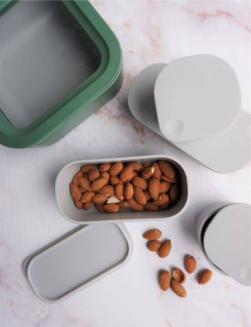 11 Safest Food Storage Containers For Non-Toxic Noms Image by Sustainable Jungle #safestfoodstoragecontainers #safefoodstorage #nontoxicfoodstoreagecontainers #bestnontoxicfoodstoragecontainers #safestglassgoodstoragecontainers #nontoxictupperware #sustainablejungle