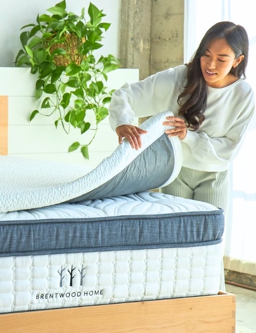 9 Mattress Toppers That Don’t Tussle With Mother Nature Image by Avocado #organicmattrestopper #bestorganicmattresstopers #organiclatexmattresstoppers #organicwoolmattresstopper#nontoxicmattresstoppers #organicnnontoxicmattresstoppers #sustainablejungle