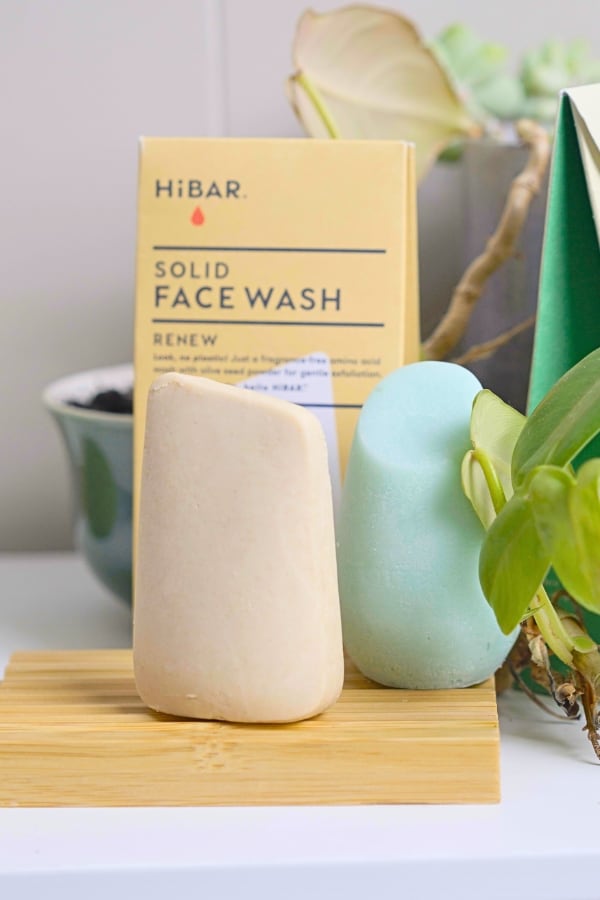 9 Zero Waste Face Wash Brands For A Plastic Free Complexion Image by Sustainable Jungle #zerowastefacewash #bestzerowastefacewash #zerowastefacewashbar #zerowastefacewashbrands #plasticfreefacewash #bestplasticfreefacewash #wastefreefacewash #plasticfreefacewashbars #refillablefacewash