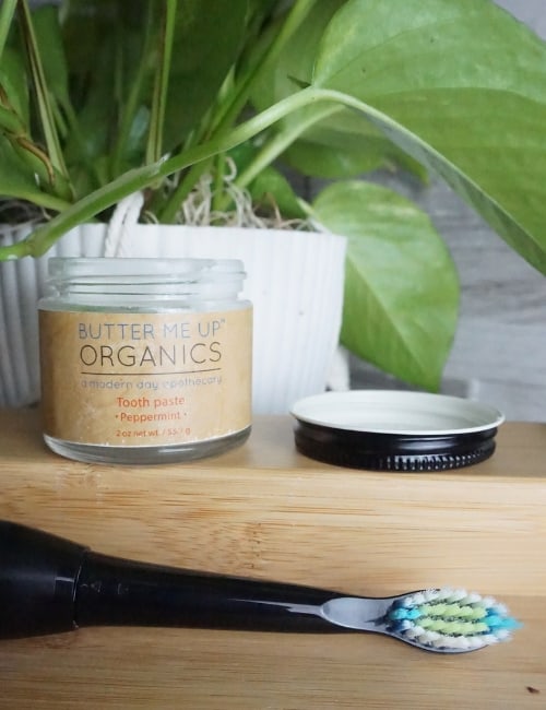 9 Natural Toothpaste Brands Banishing Nasties For A Non-Toxic Smile Image by Sustainable Jungle #naturaltoothpaste #bestnaturaltoothpaste #allnaturaltoothpaste #organictoothpaste #organictoothpastebrands#organicfluoridefreetoothpaste #sustainablejungle