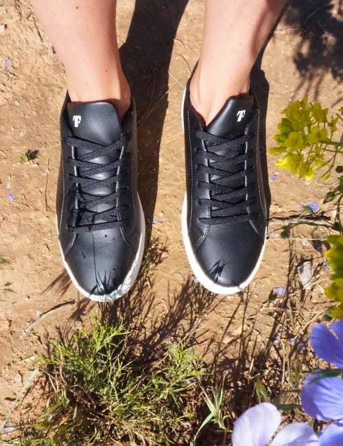 11 Vegan Shoe Brands To Wear Your Heart On Your Sole Image by Sustainable Jungle #veganshoebrands #bestveganshoebrands #bestveganshoes #veganshoebrandsusa #veganshoebrandsuk #veganfriendlyshoebrands #sustainablejungle