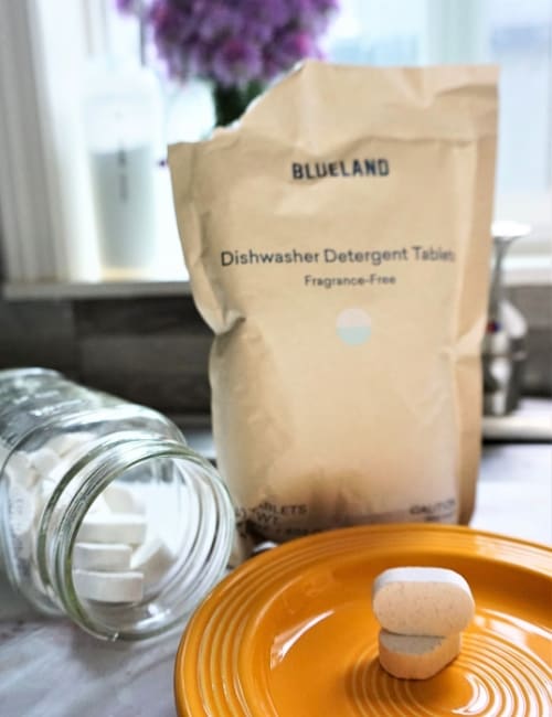 9 Eco-Friendly Dishwasher Detergents To Polish Up Your Sustainable Dishwashing Skills Image by Sustainable Jungle #ecofriendlydishwasherdetergent #plasticfreedishwasherdetergent #bestecofriendlydishwasherdetergent #ecodishwasherdetergent #noplasticdishwasherdetergent #sustainablejungle