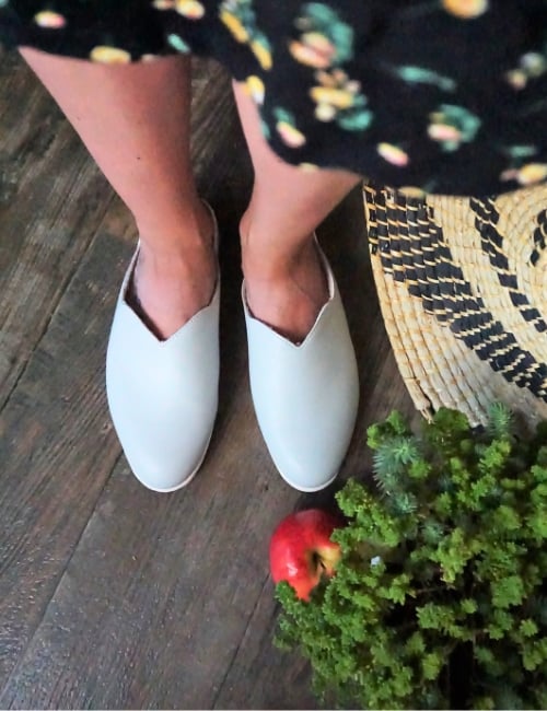 Sustainable Slippers: 11 House Shoes That Help Save Our Shared Home Image by Sustainable Jungle #sustainableslippers #bestsustainableslippers #ecofriendlyslippers #ethicalslippers #sustainablejungle