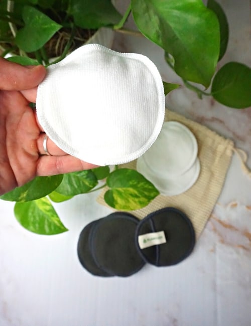 9 Reusable Cotton Rounds For A Clean Earth & Cleaner Skin Image by Sustainable Jungle #reusablecottonrounds #reusablefacialrounds #reusablemakeupremoverpads #bestreusablecottonrounds #reusablecottonfacepads #sustainablejungle