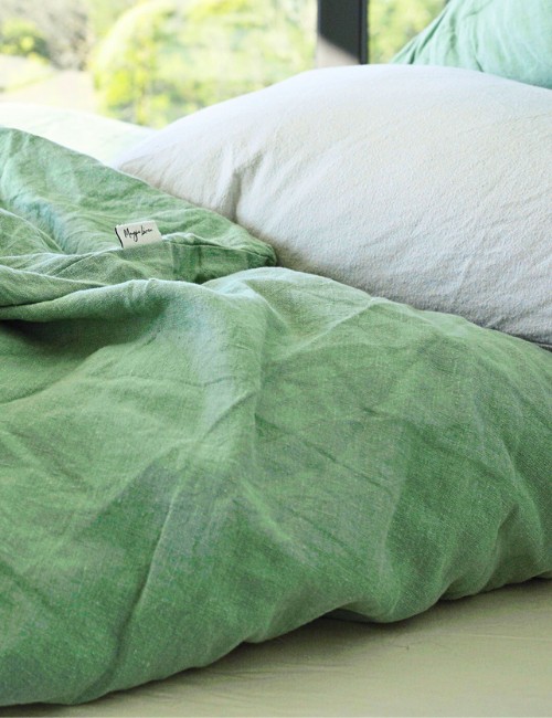 11 Sustainable Bedding Brands Tucking You In Without Toxins Image by Sustainable Jungle #sustainablebedding #affordablesustainablebedding #sustainablesheets #ecofriendlybedding #ecofriendlysheets #sustainablejungle