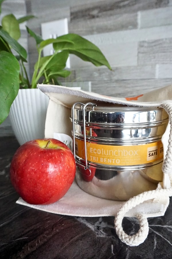 13 Eco-Friendly Lunch Bags & Boxes For Plastic Free Lunchtimes Image by Sustainable Jungle #ecofriendlylunchbags #ecofriendlylunchboxes #sustainablejungle