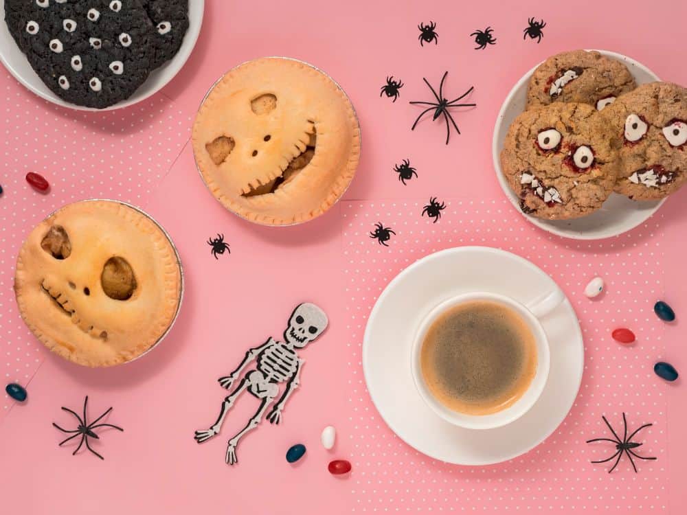 13 Sustainable Halloween Tips That Are Anything But Boo-Ring Image by Elena Dy #sustainablehalloween #sustainablehalloweencostumes #sustainablehalloweentips #ecofriendlyhalloween #ecofriendlyhalloweendecoration #ecofriendlyhalloweenideas #sustainablejungle