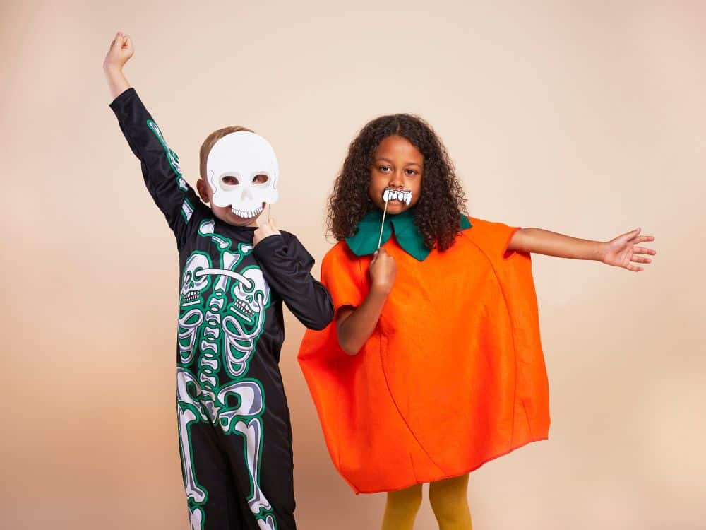 13 Sustainable Halloween Tips That Are Anything But Boo-Ring Image by Gpoint Studio #sustainablehalloween #sustainablehalloweencostumes #sustainablehalloweentips #ecofriendlyhalloween #ecofriendlyhalloweendecoration #ecofriendlyhalloweenideas #sustainablejungle