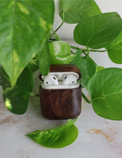 11 Sustainable Gifts For Him For More Eco-Friendly Occasions Image by Sustainable Jungle #sustainablegiftsforhim #sustainablegiftsformen #ecofriendlygiftsforhim #ecofriendlygiftsformen #bestgiftsforhimecofriendly #sustainablejungle