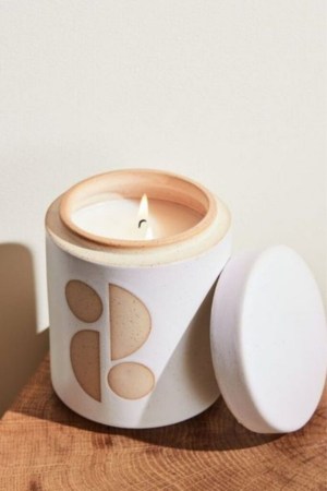 9 Vegan Candles for a Cruelty Free Home Image by Paddywax Candles #vegancandles #sustainablejungle