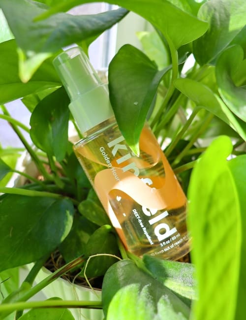 7 Natural Bug Spray Brands For A Non-Toxic Non-Mosquito Life Image by Sustainable Jungle #naturalbugspray #allnaturalbugspray #naturalinsectrepellant #nontoxicbugspray #naturalmosquitorepellant #sustainablejungle