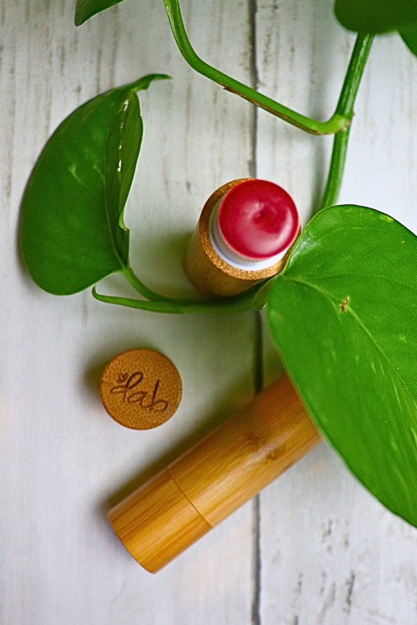 9 Zero Waste Lip Balms For Your Plastic Free Puckering Up Image by Sustainable Jungle #zerowastelipbalm #sustainablejungle