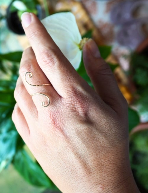 11 Minimalist Jewelry Brands For Simple, Understated EleganceImage by Sustainable Jungle#minimalistjewelry #minimalistjewelrybrands #simplejewelry #simplejewelrydesign #simpleanddaintyjewelry #minimalistgoldjewelry #sustainablejungle