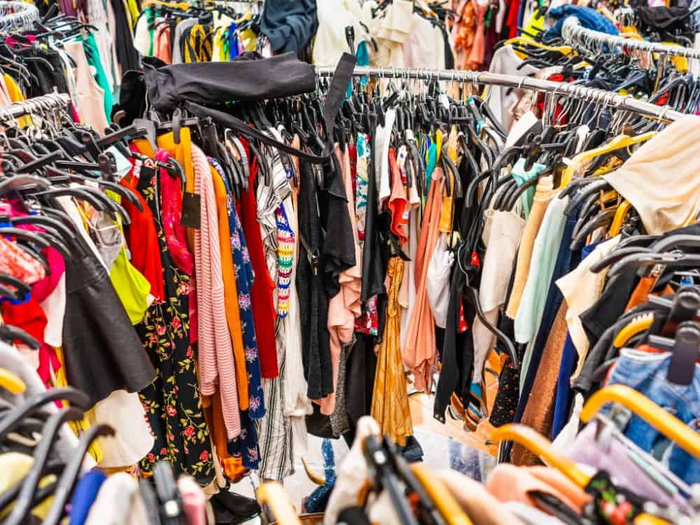 11 Fast Fashion Facts to Inspire Head-To-Toe Fashion Industry Change Image by sundry photography #fastfashionfacts #factsaboutfastfashion #fastfashionstatistics #fastfashionpollutionstatistics #fastfashionwastefacts #sustainablejungle