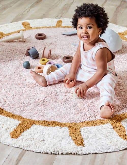 Only Organic For Baby: 7 Non-Toxic Rugs For Nursery Rooms Image by Nestig #nontoxicrugsfornursury #nontoxicnursuryrugs #nontoxicbabyrugs #organicnursuryrugs #nontoxicrugsforbaby #sustainablejungle