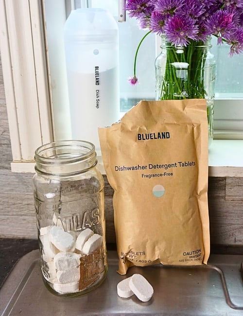 9 Non-Toxic Dishwasher Detergents That Won’t Sink Your Sustainable Kitchen Image by Sustainable Jungle #nontoxicdishwasherdetergent #naturaldishwasherdetergent #bestnontoxicdishwasherdetergent #allnaturaldishwasherdetergentthatworks #naturalorganicdiswasherdetergent #sustainablejungle