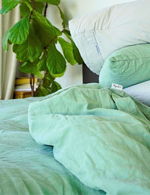 9 Affordable Linen Sheets For More Sustainable Slumber Image by Sustainable Jungle #linensheets #affordablelinensheets #linenbedding #flaxlinensheets #cheaplinenbedding #linenbedhseets #sustainablejungle