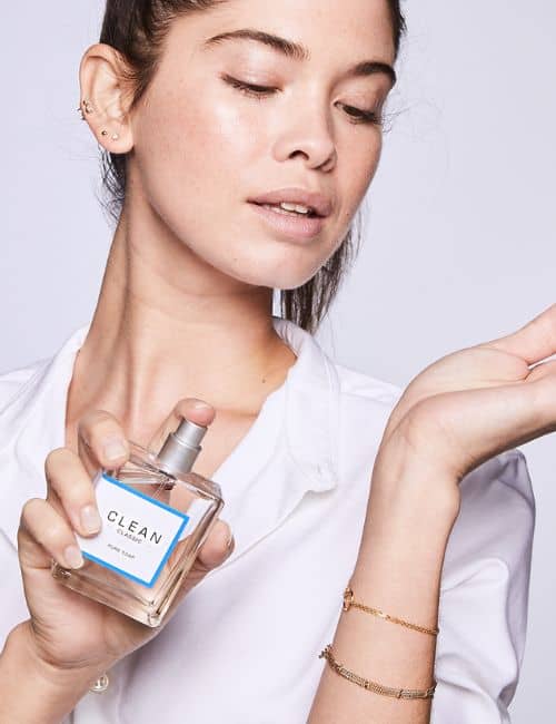 11 Sustainable Perfumes That Are Scent-Sationally Eco-Friendly Image by Clean Beauty Collective #sustainableperfume #sustainableperfumebrands #ecofriendlyperfumes #ecofriendlyluxuryperfume #ethicalperfume #vegansustainableperfume #sustainablejungle