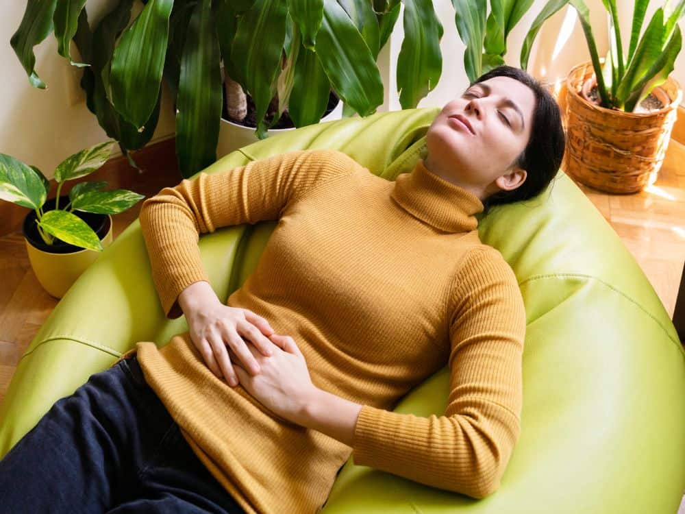 House Full of Plants: Tips For Creating Your An Indoor Oasis Image by beaveraphotos #housefullofplants #plantfilledhouse #houseswithplants #housewithplants #houseofplants #roomwithplants #sustainablejungle