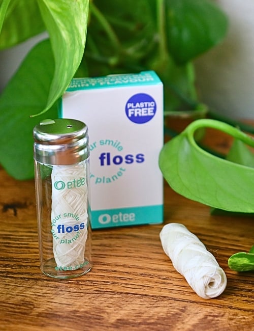 Zero Waste Floss: 8 Eco-Friendly Flossers For A Sustainable Smile Image by Sustainable Jungle #zerowastefloss #zerowastedentalfloss #ecofriendlyfloss #zerowasteflosspicks #zerowasterefillablesilkfloss #sustainableflossing #sustainablejungle