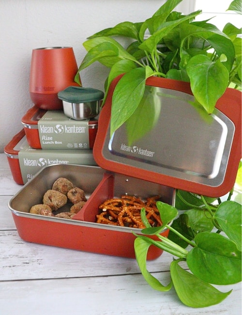 9 Eco-Friendly Lunch Boxes & Bags For Sustainable Snacking Image by Sustainable Jungle #ecofriendlylunchboxes #ecofriendlybentoboxes #ecofriendlylunchbag #sustainablelunchboxes #sustainablelunchbags #ecofriendlylunchboxforadults #sustainablejungle