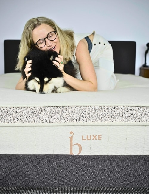 9 Eco-Friendly Mattress Brands For The Softest, Most Sustainable Sleep Image by Sustainable Jungle #ecofriendlymattress #ecofriendlymattressbrands #bestecofriendlymattresses #sustainablemattressbrands #sustainablemattresses #ecofriendlyfoammattress #sustainablejungle