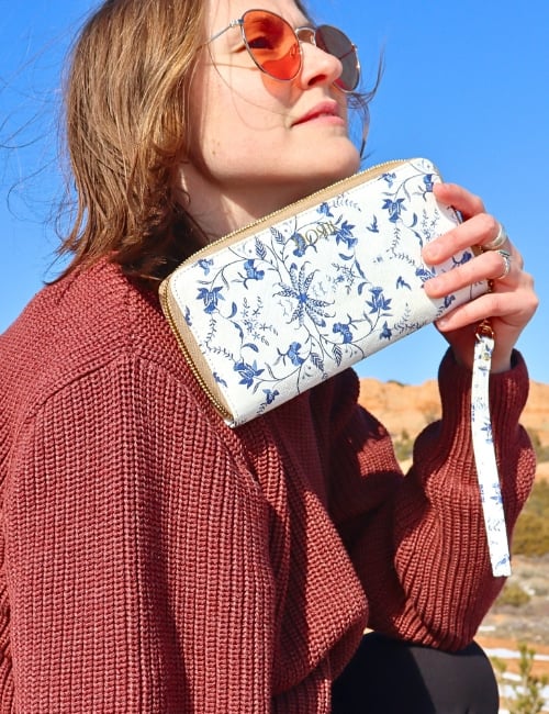 9 Best Vegan Wallets For Keeping Your Money Cruelty-Free Image by Sustainable Jungle #bestveganwallets #bestveganleatherwallets #bestveganwalletsmens #luxuryveganwallets #veganwomenswallets #crueltyfreeandveganwallets #sustainablejungle