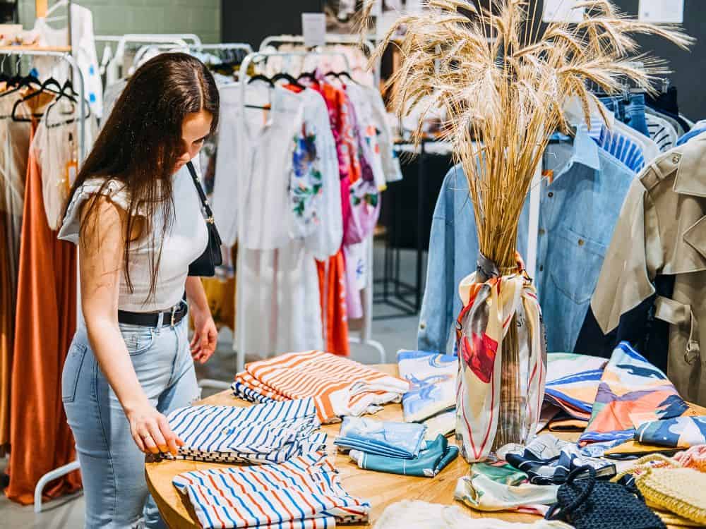 Is Urban Outfitters Fast Fashion? Image by irynakhabliuk #isurbanoutfittersfastfashion #isurbanoutfittersethical #urbanoutfitterssustainability #whyisurbanoutfittersbad #isurbanoutfitterssustainable #sustainablejungle