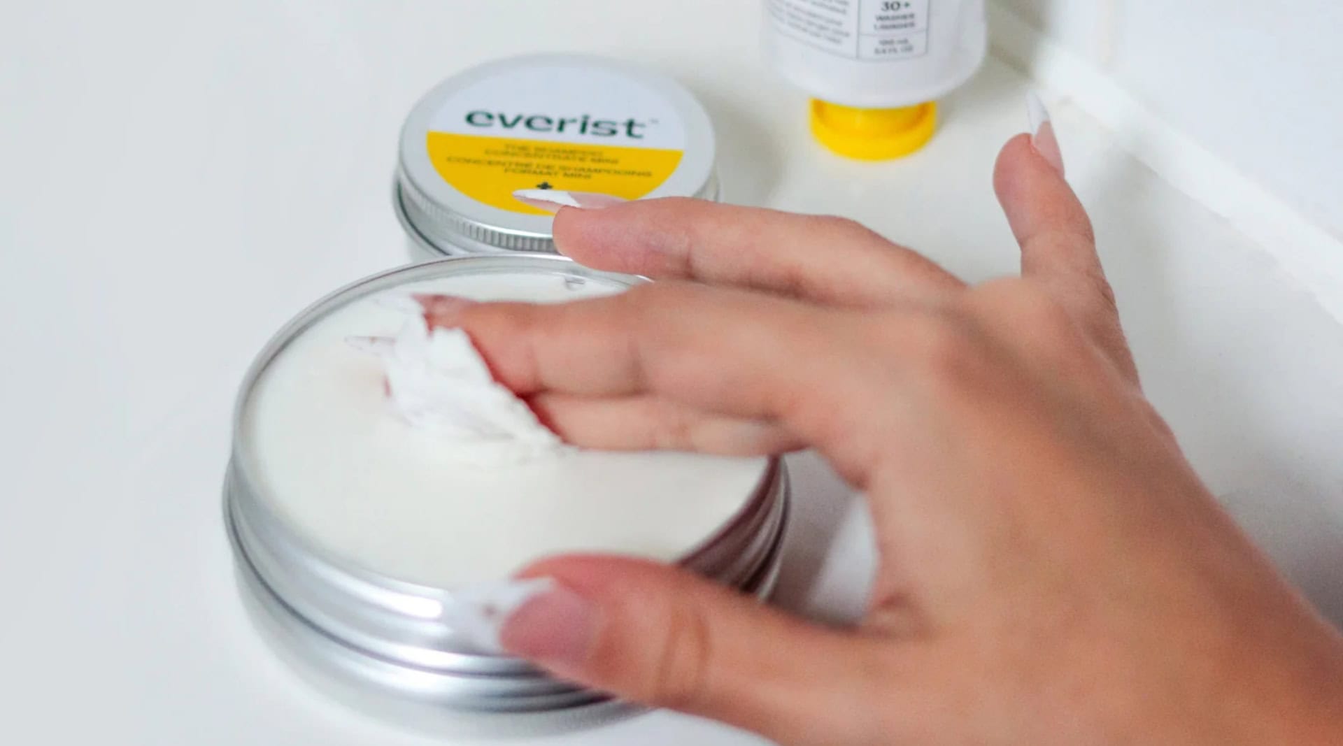 Image by Everist (eco-friendly-shampoo-conditioner)