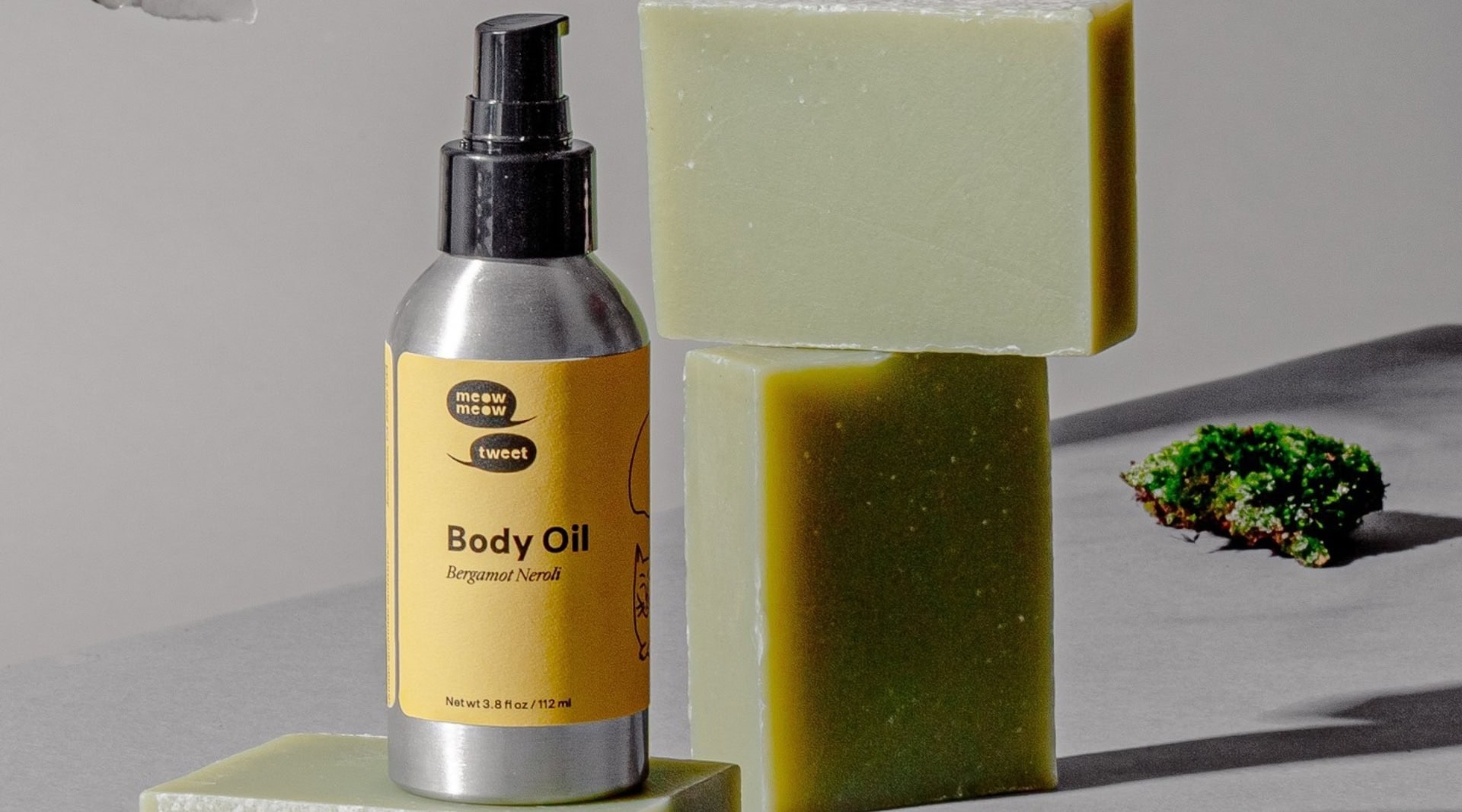 Image by Meow Meow Tweet (sustainable moisturizers)