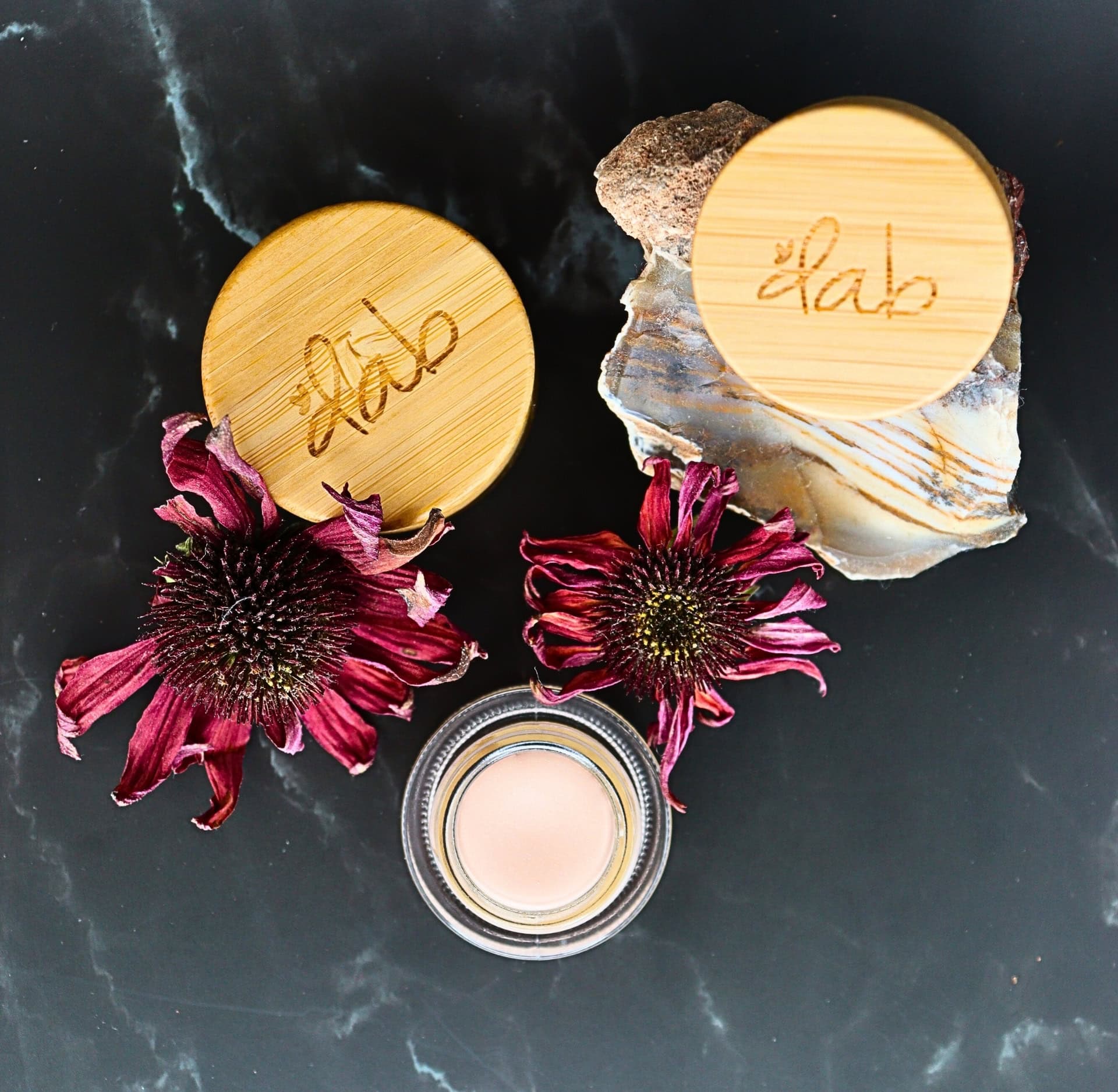 Image by Sustainable Jungle (Dab Herb) (zero-waste-concealers)