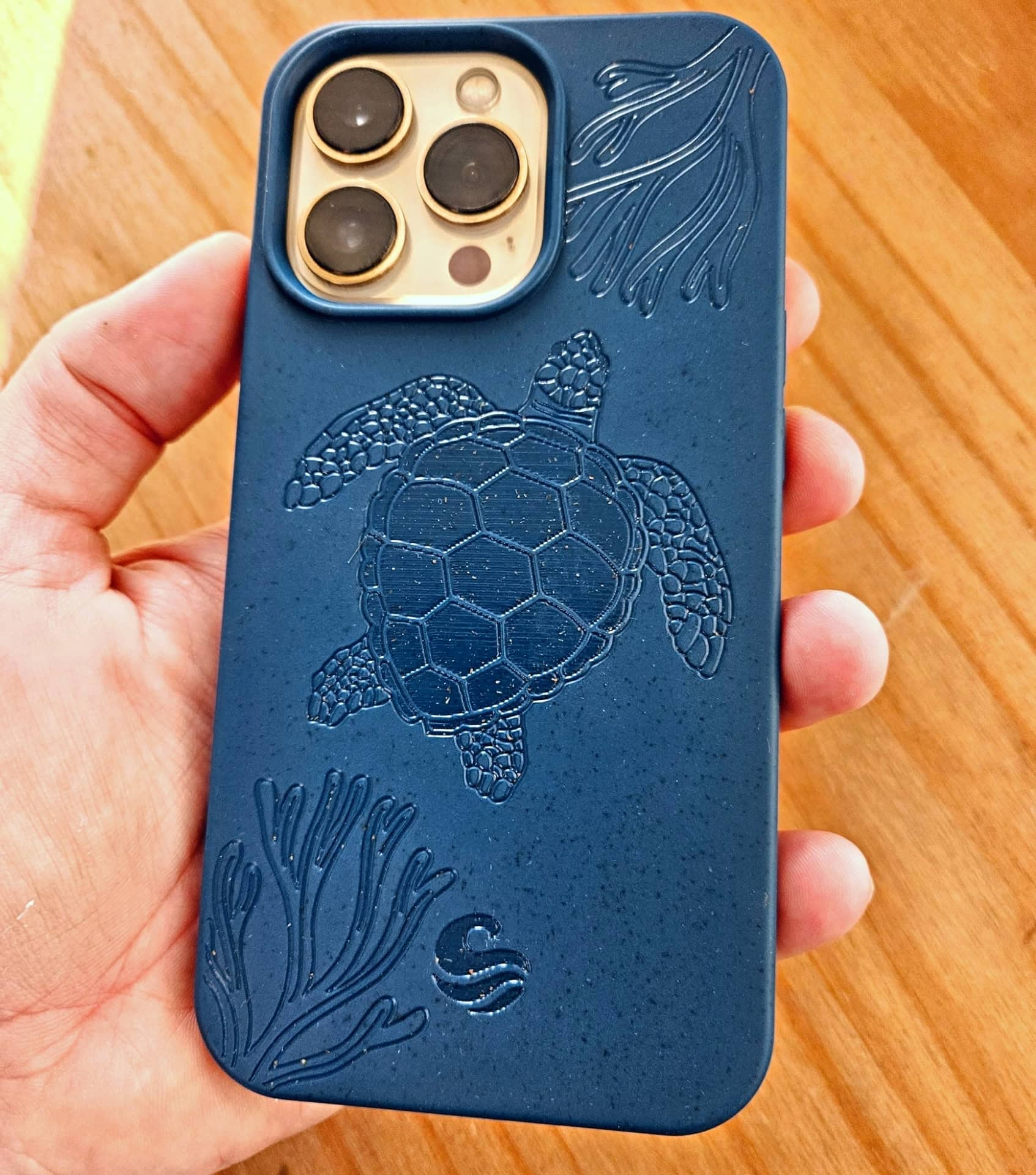 Image by Sustainable Jungle (Wave Case) (sustainable-phone-cases)
