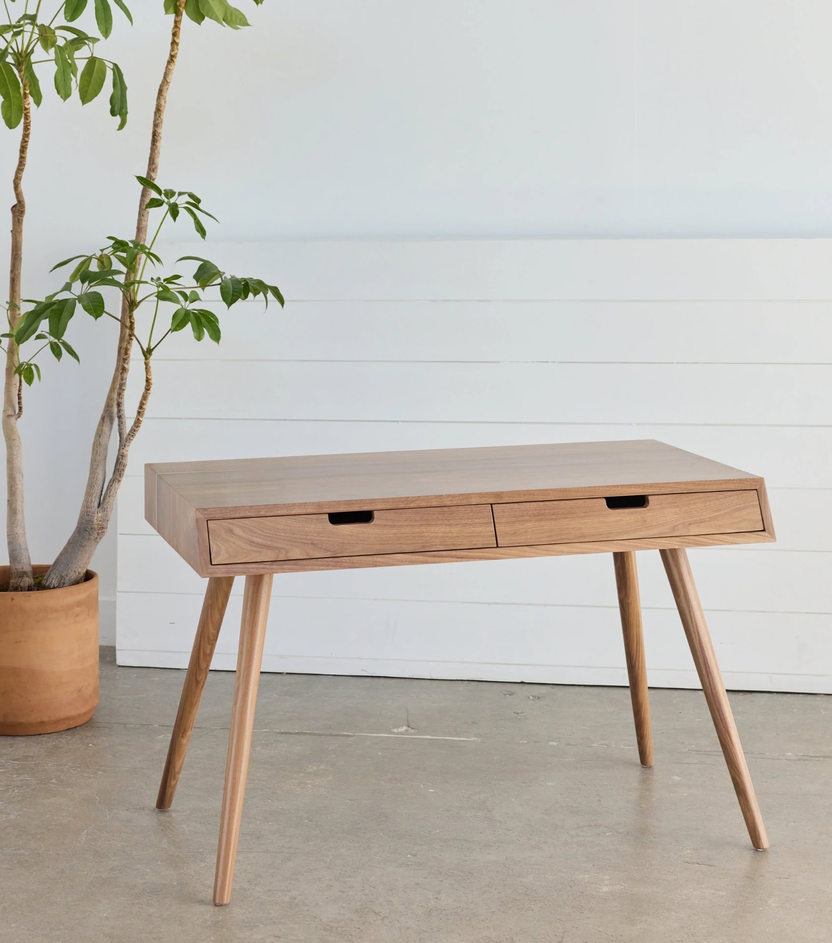 Image by Avocado (Non-toxic Desks)