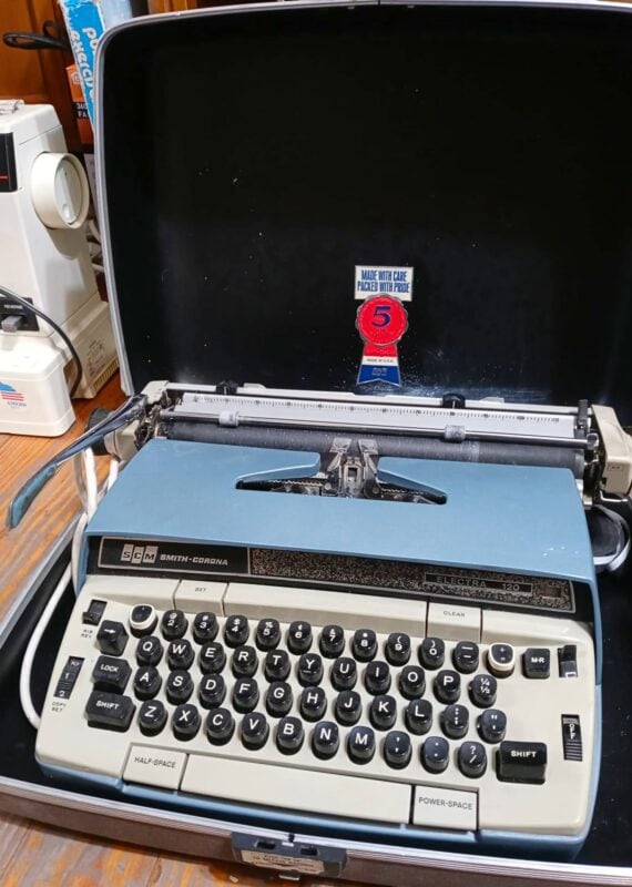 Image by Estela’s Thrift Shop (thrift-stores-el-paso)
